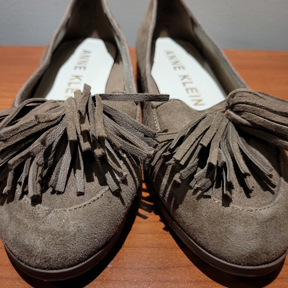 5.5 Anne Klein Suede loafers